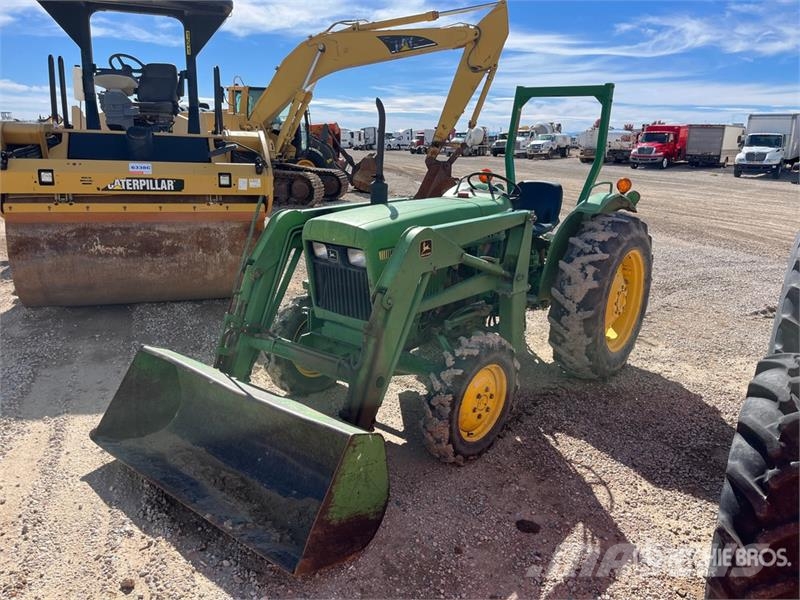 John Deere 1050E 4WD Utility Tractor (Inoperable) Kompakt traktorok