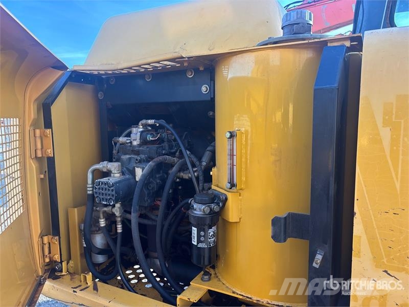 John Deere 120C Escavadoras de rastos