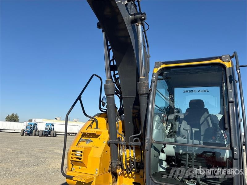 John Deere 135 P-Tier Crawler excavators