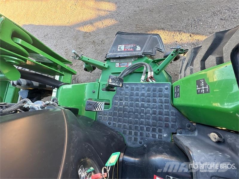John Deere 2032R 4WD Utility Tractor Коммунальные тракторы