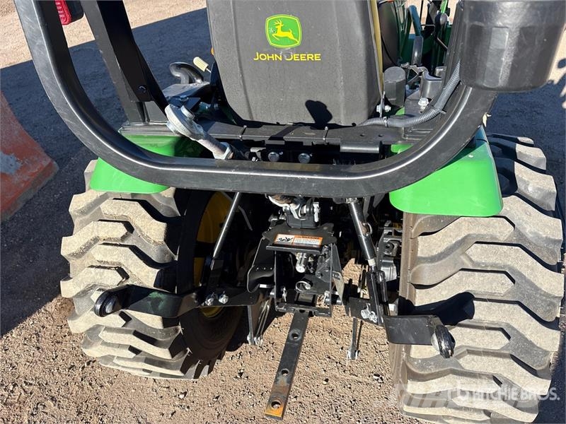 John Deere 2032R 4WD Utility Tractor Коммунальные тракторы
