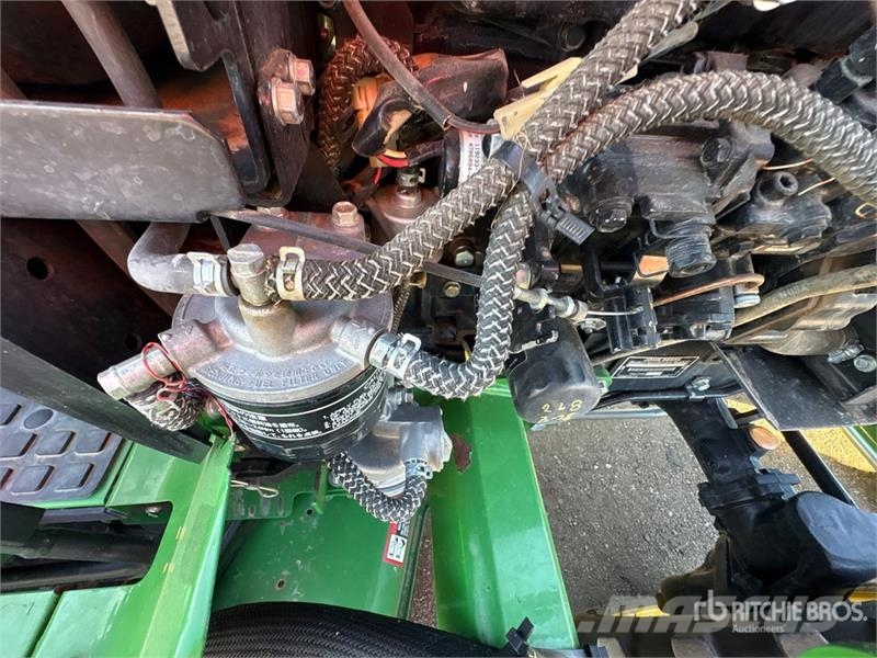 John Deere 2032R 4WD Utility Tractor Коммунальные тракторы
