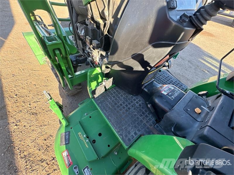 John Deere 2032R 4WD Utility Tractor Коммунальные тракторы