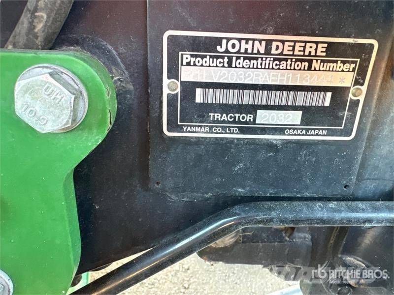 John Deere 2032R 4WD Utility Tractor Коммунальные тракторы