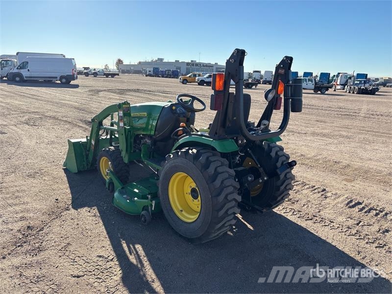 John Deere 2032R 4WD Utility Tractor Коммунальные тракторы