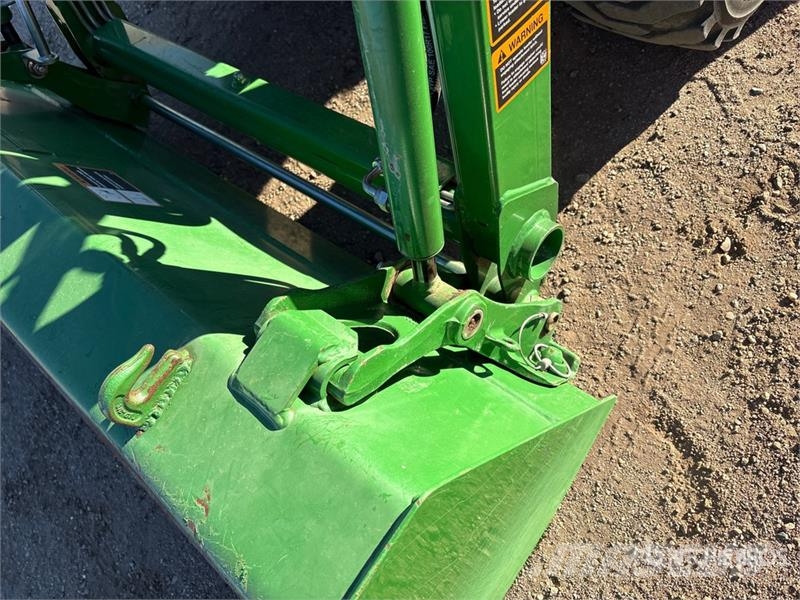John Deere 2032R 4WD Utility Tractor Коммунальные тракторы