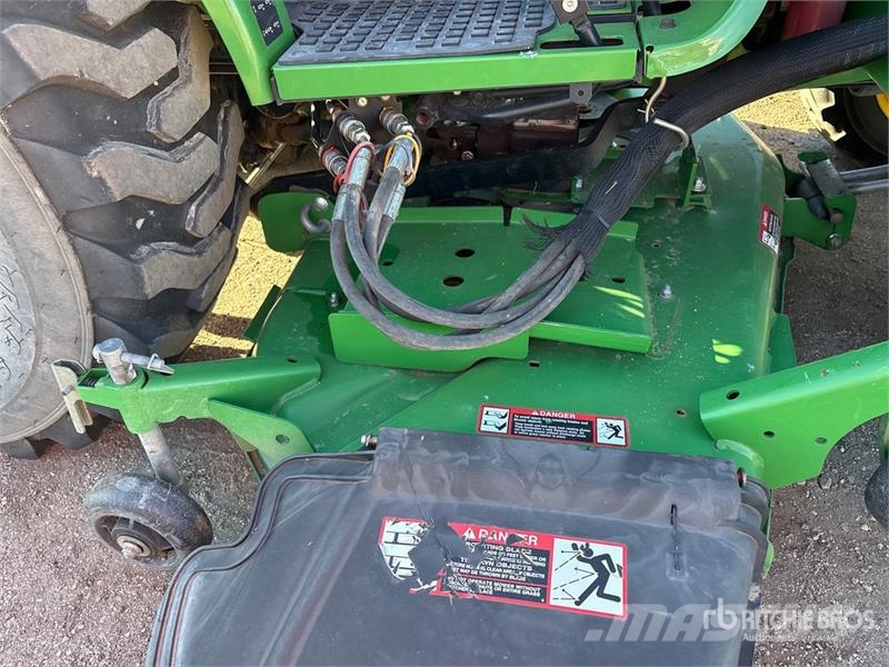 John Deere 2032R 4WD Utility Tractor Коммунальные тракторы