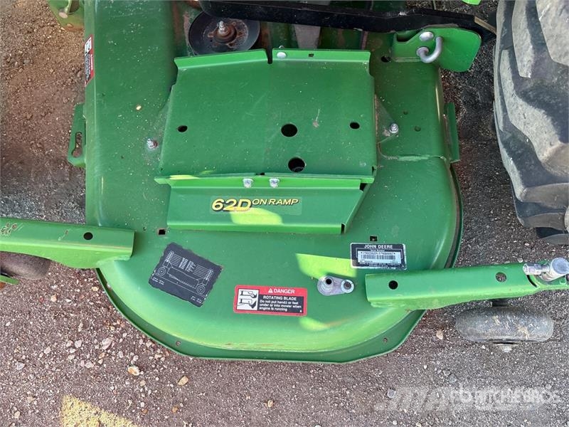 John Deere 2032R 4WD Utility Tractor Коммунальные тракторы