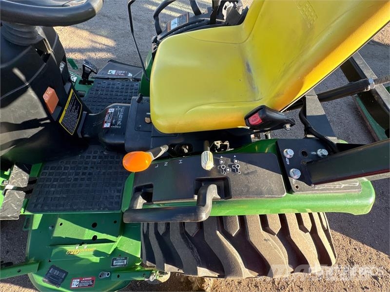 John Deere 2032R 4WD Utility Tractor Коммунальные тракторы