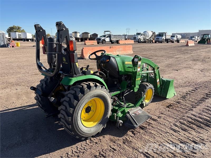 John Deere 2032R 4WD Utility Tractor Коммунальные тракторы