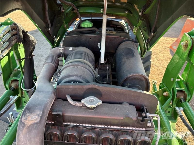 John Deere 2032R 4WD Utility Tractor Коммунальные тракторы