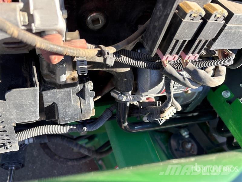 John Deere 2032R 4WD Utility Tractor Коммунальные тракторы