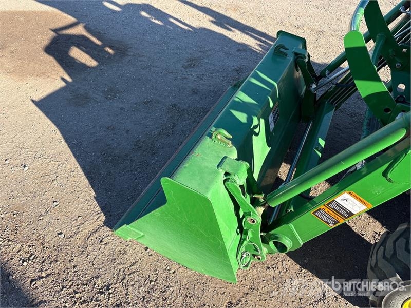 John Deere 2032R 4WD Utility Tractor Коммунальные тракторы