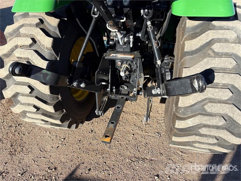 John Deere 2032R 4WD Utility Tractor Коммунальные тракторы