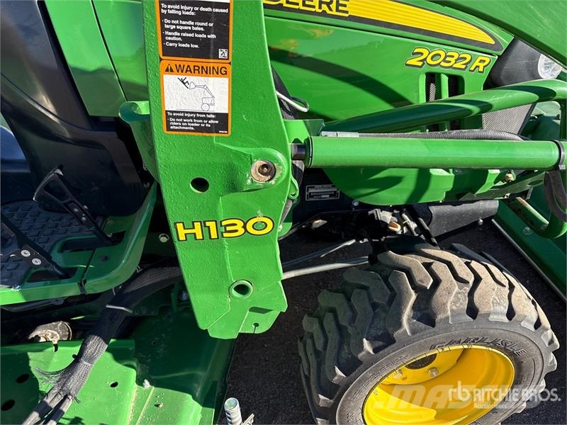 John Deere 2032R 4WD Utility Tractor Коммунальные тракторы