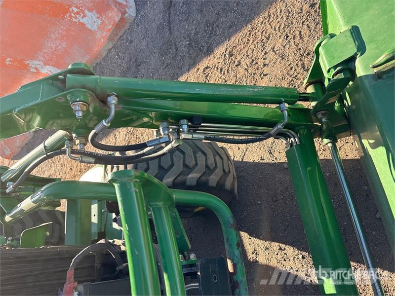John Deere 2032R 4WD Utility Tractor Коммунальные тракторы