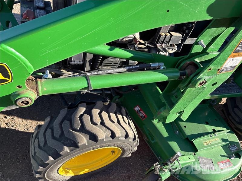 John Deere 2032R 4WD Utility Tractor Коммунальные тракторы
