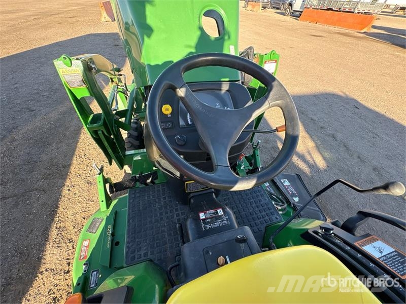 John Deere 2032R 4WD Utility Tractor Коммунальные тракторы