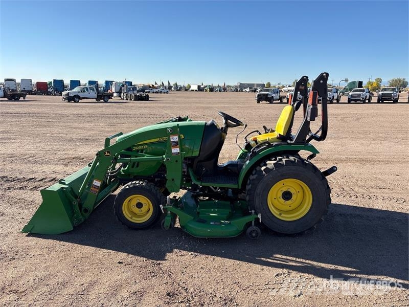 John Deere 2032R 4WD Utility Tractor Коммунальные тракторы