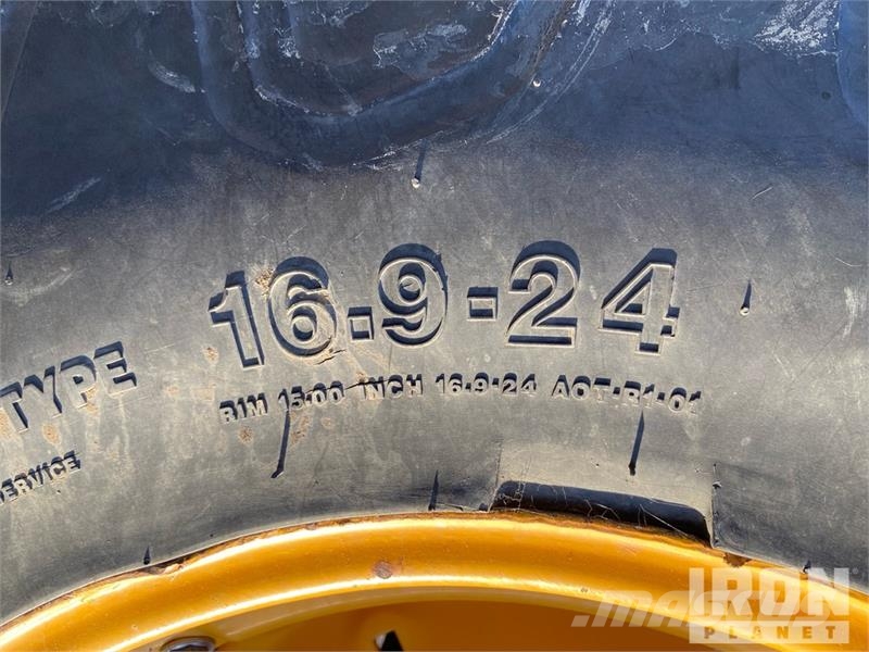 John Deere 210C 轮式装载机