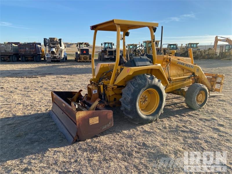 John Deere 210C 轮式装载机