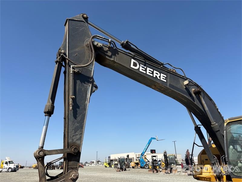 John Deere 210G LC Tracked Excavator Paletli ekskavatörler