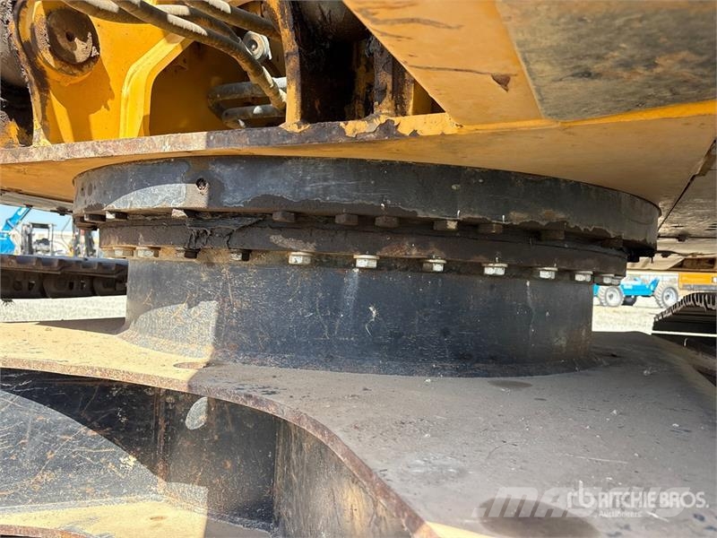 John Deere 210G LC Tracked Excavator Paletli ekskavatörler