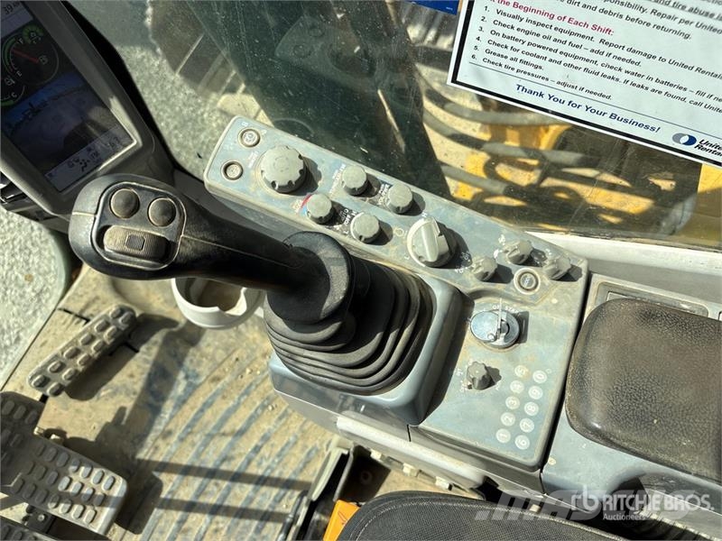 John Deere 210G LC Tracked Excavator Paletli ekskavatörler