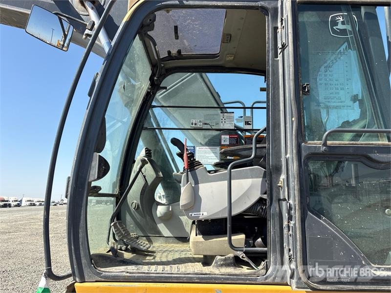 John Deere 210G LC Tracked Excavator Paletli ekskavatörler