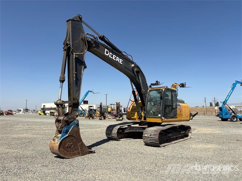 John Deere 210G LC Tracked Excavator Paletli ekskavatörler