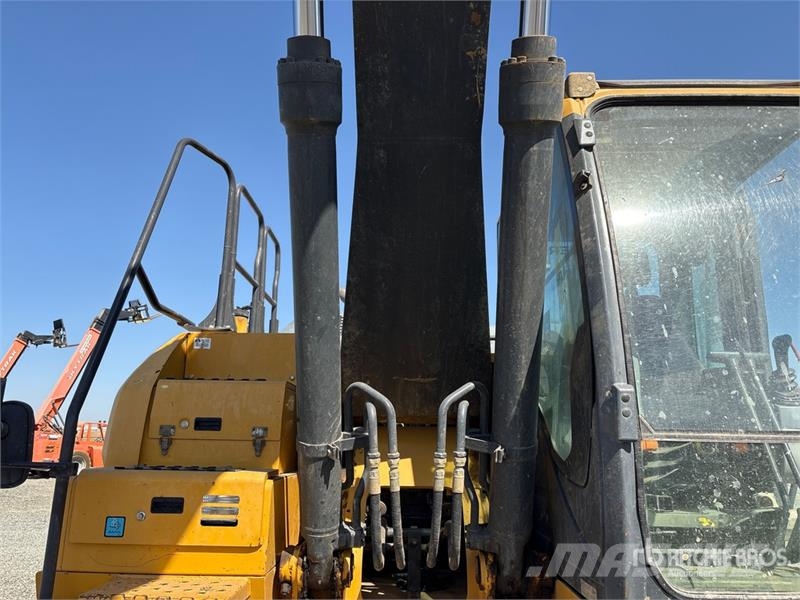 John Deere 210G LC Tracked Excavator Paletli ekskavatörler