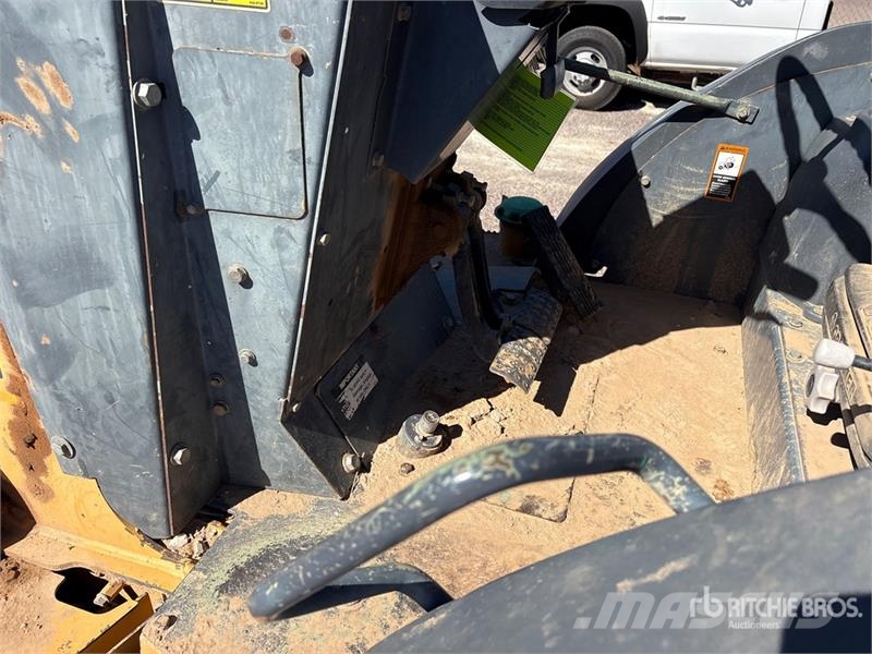 John Deere 210K Tekerlekli yükleyiciler