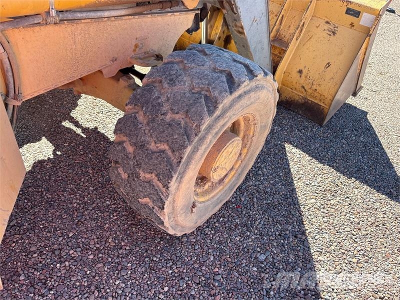 John Deere 210K Tekerlekli yükleyiciler