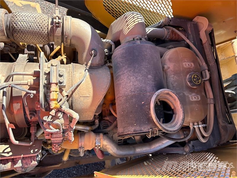 John Deere 210K Tekerlekli yükleyiciler