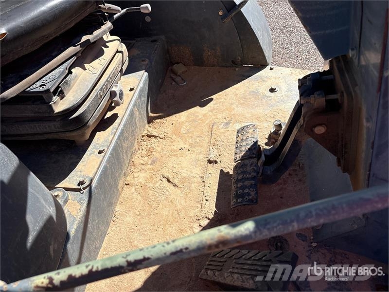 John Deere 210K Tekerlekli yükleyiciler