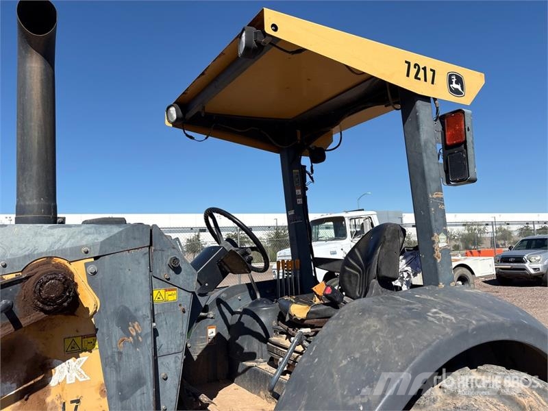 John Deere 210K Tekerlekli yükleyiciler