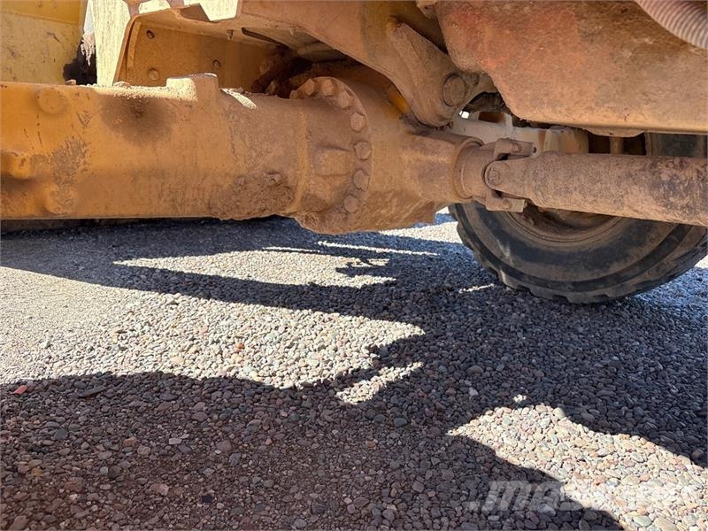 John Deere 210K Tekerlekli yükleyiciler