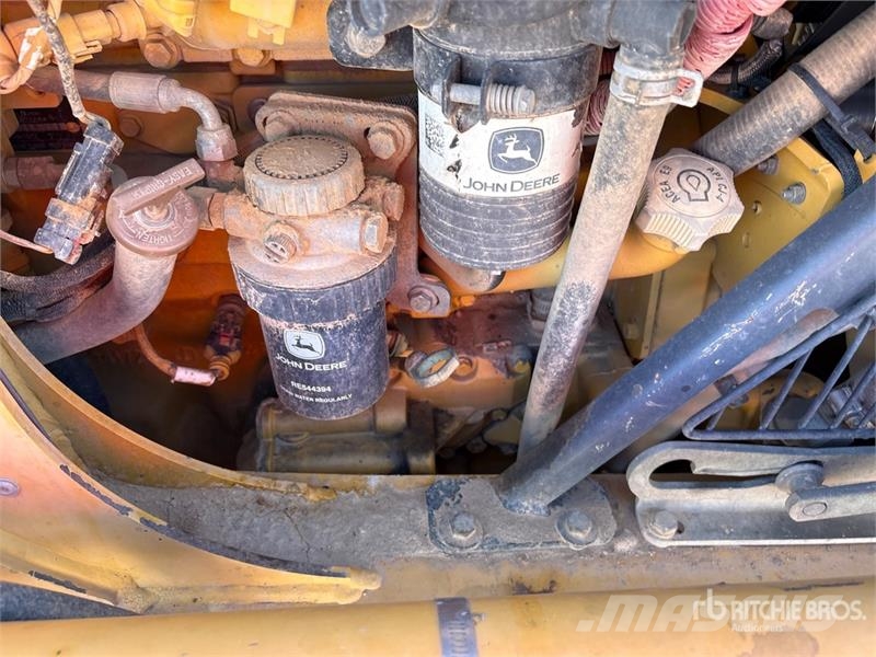 John Deere 210K Tekerlekli yükleyiciler