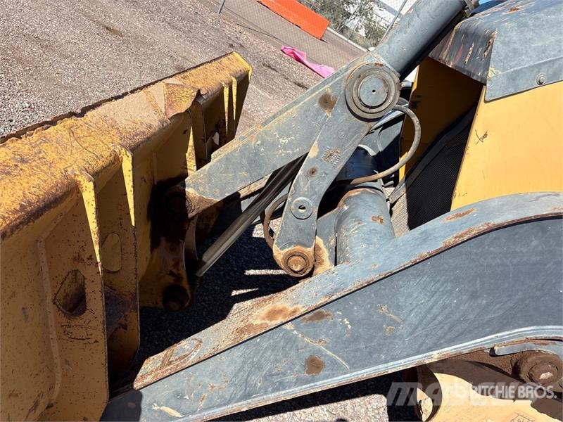 John Deere 210K Tekerlekli yükleyiciler