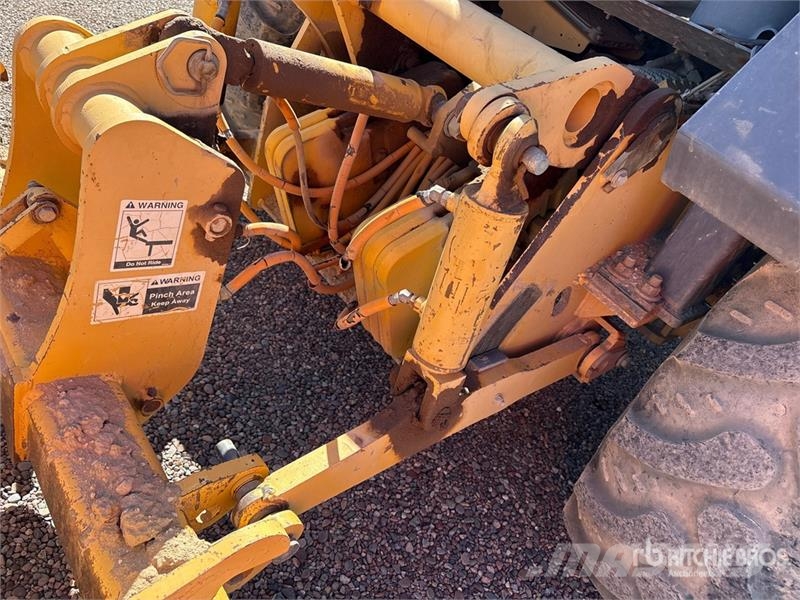 John Deere 210K Tekerlekli yükleyiciler