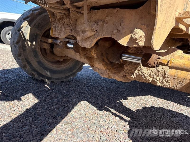 John Deere 210K Tekerlekli yükleyiciler