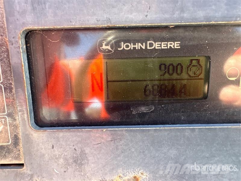 John Deere 210K Tekerlekli yükleyiciler