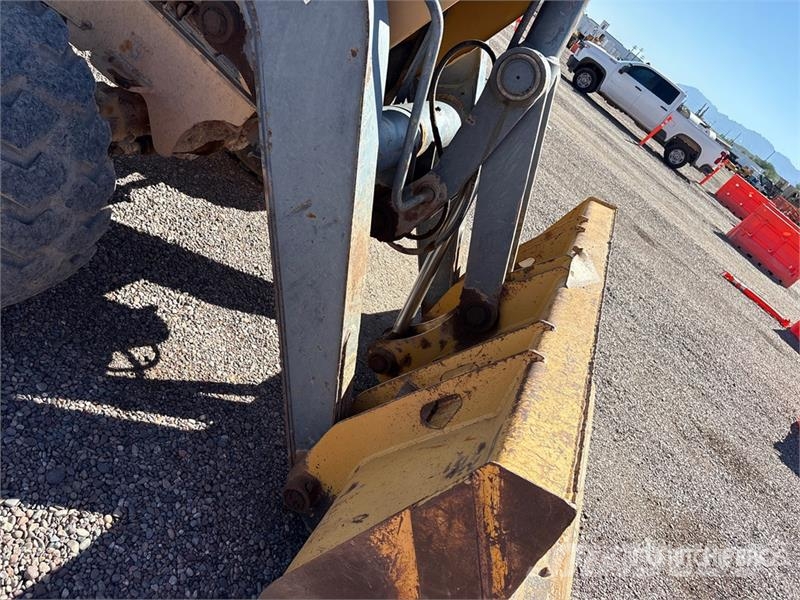 John Deere 210K Tekerlekli yükleyiciler