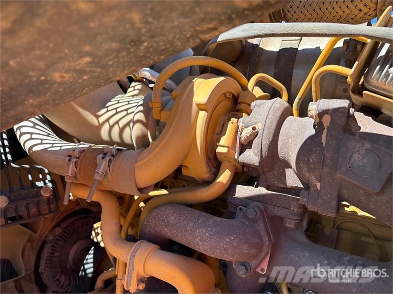 John Deere 210K Tekerlekli yükleyiciler