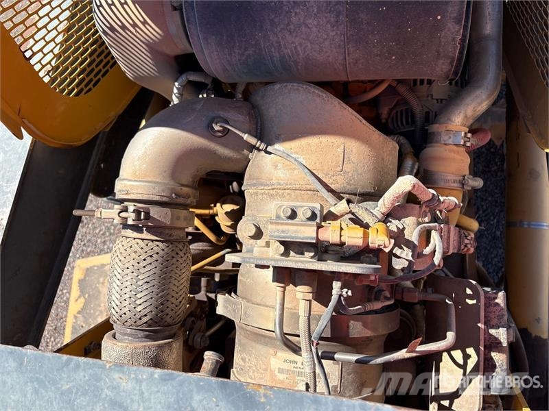 John Deere 210K Tekerlekli yükleyiciler