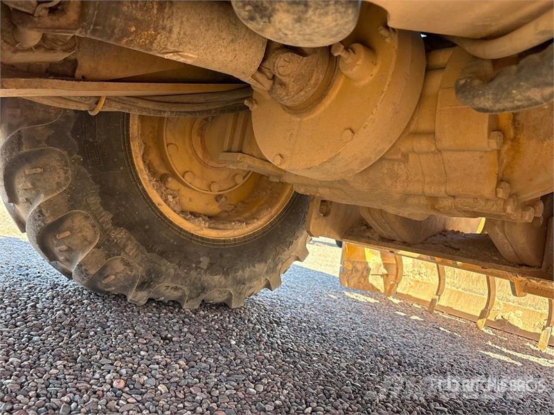 John Deere 210K Tekerlekli yükleyiciler