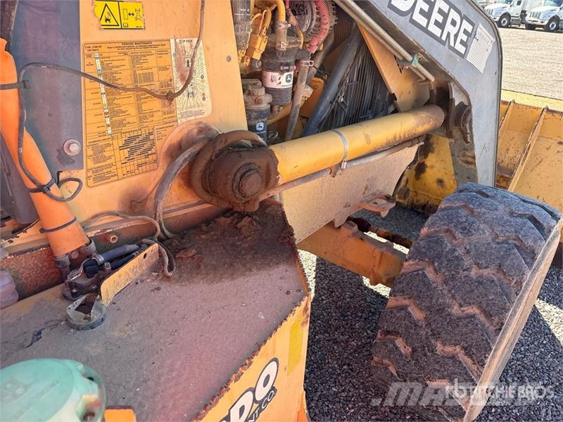 John Deere 210K Tekerlekli yükleyiciler