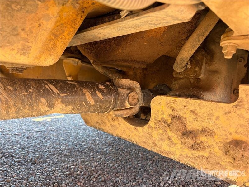 John Deere 210K Tekerlekli yükleyiciler