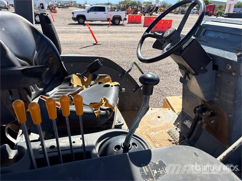 John Deere 210K Tekerlekli yükleyiciler