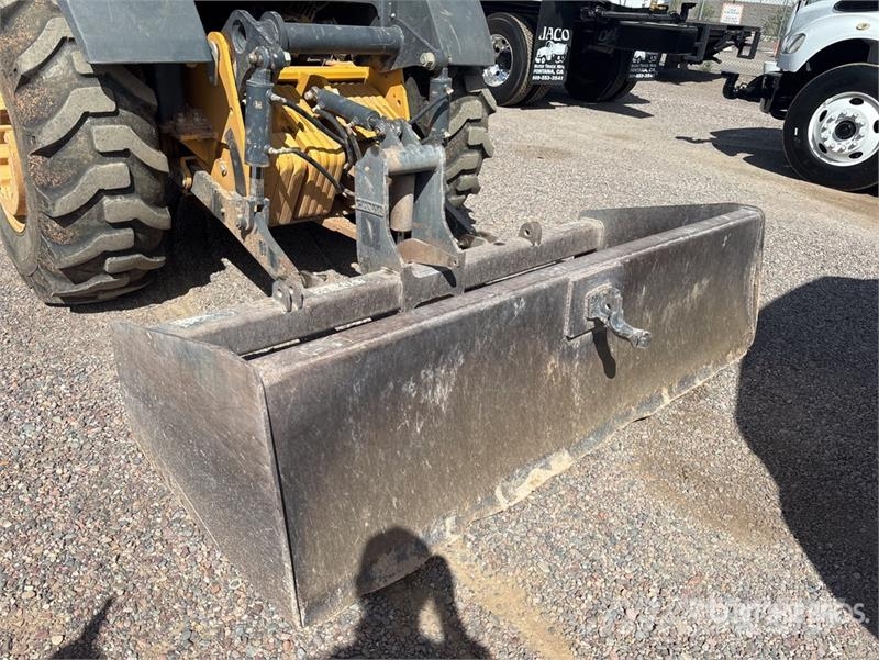 John Deere 210L 4x4 Landscape Loader Wielladers